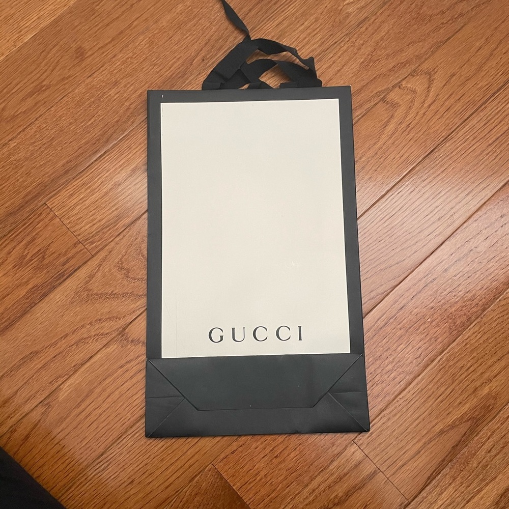 Gucci Paper Shopping Bags - Picture 5 of 12